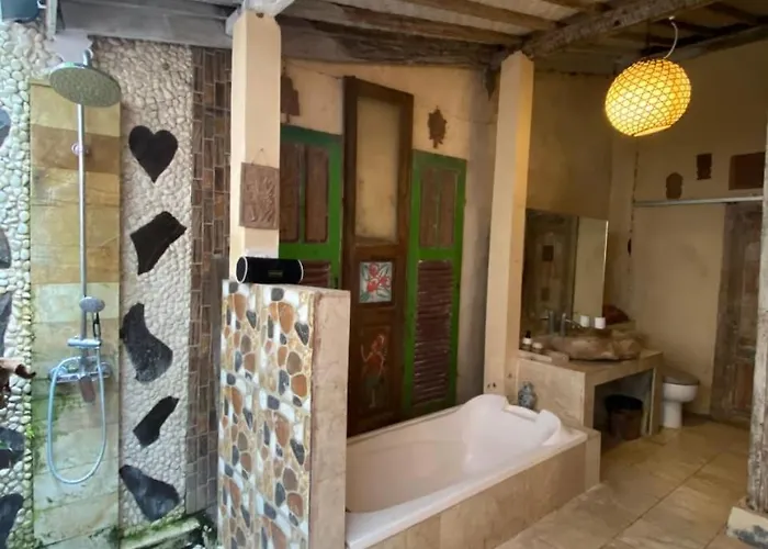 Wooden In - Lilium Guest house Jimbaran (Bali)